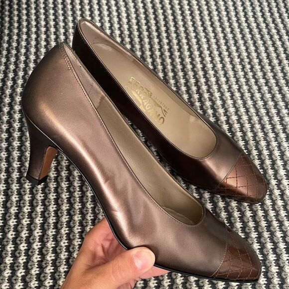 Vintage Salvatore Ferragamo Ladies cap toe Two Tone womens Shoe Size 7 AA Bronze - Picture 1 of 13